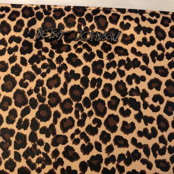 Betsey Johnson Leopard Print Faux Leather Zip Around Continental Wallet NWT - Picture 3 of 16